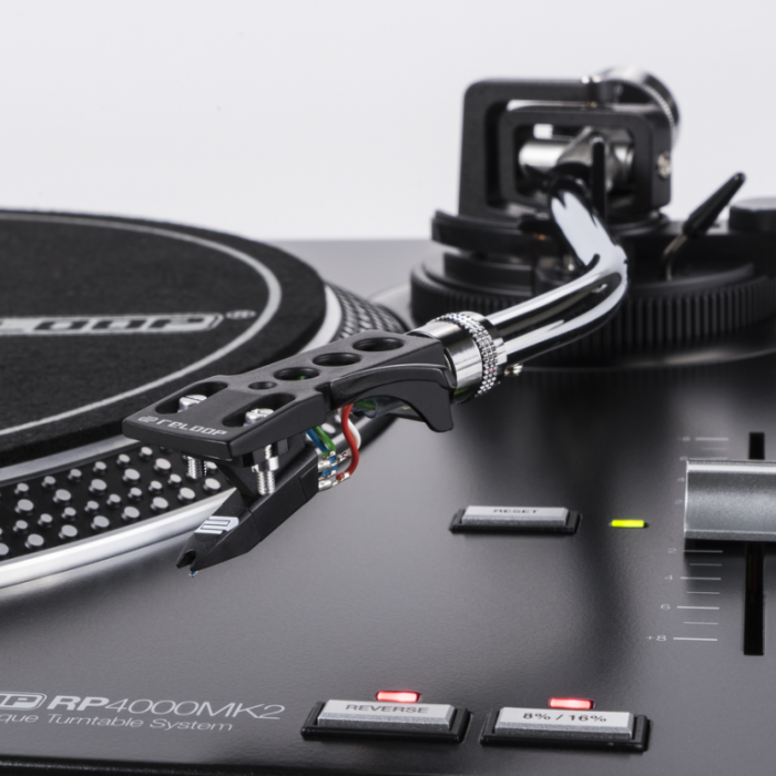 Twin Reloop RP-4000 MK2 + Reloop RMX-10BT + FREE DJ Vinyl Cleaning Kit