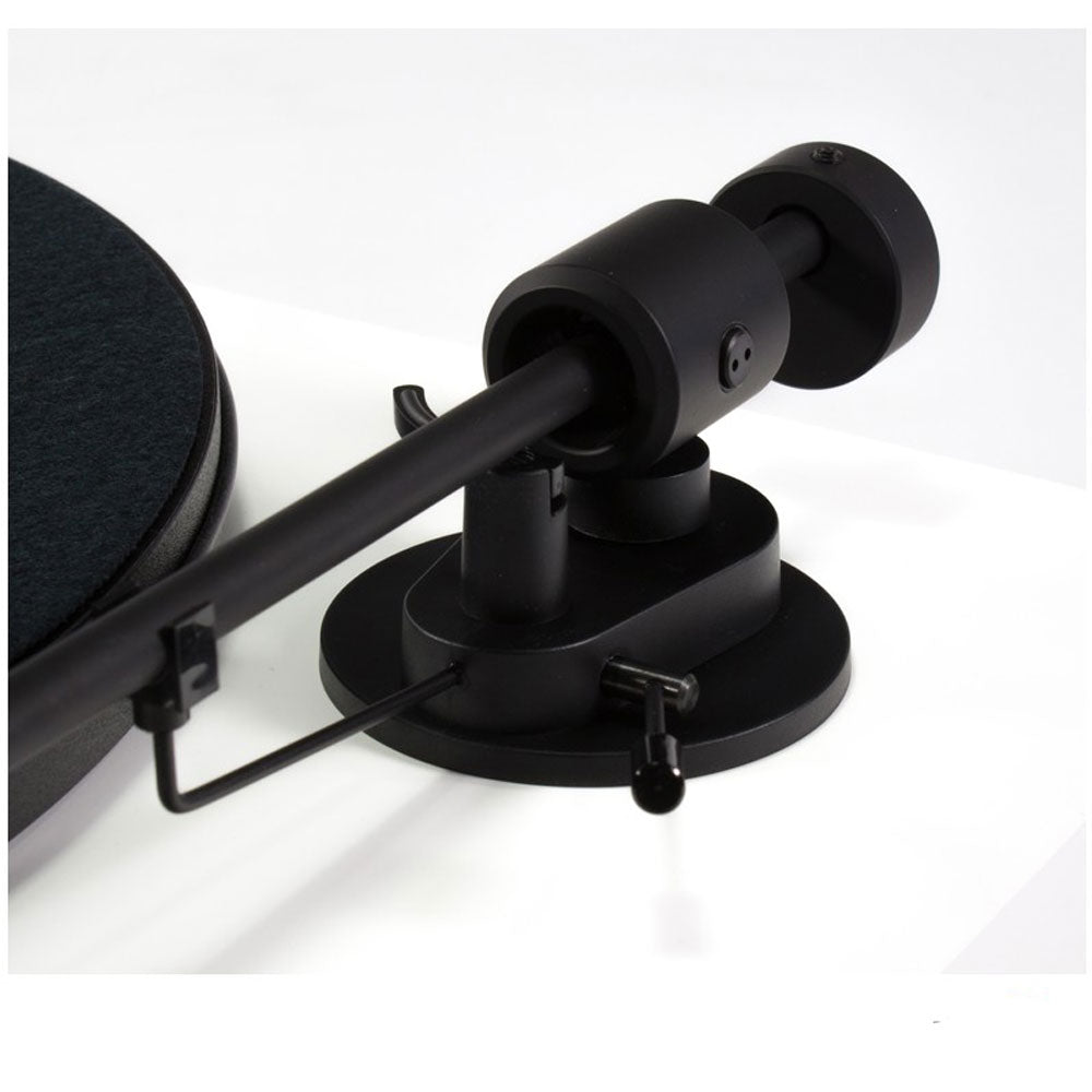 Pro-Ject Juke Box E All-in-one Bluetooth Turntable + Kanto YU Passive 6 Bundle in White