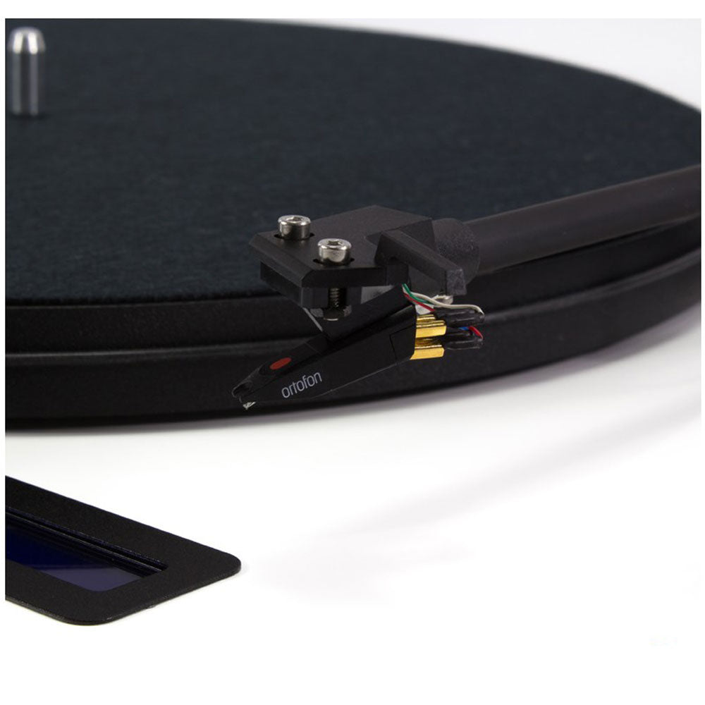 Pro-Ject Juke Box E All-in-one Bluetooth Turntable + Kanto YU Passive 6 Bundle in White