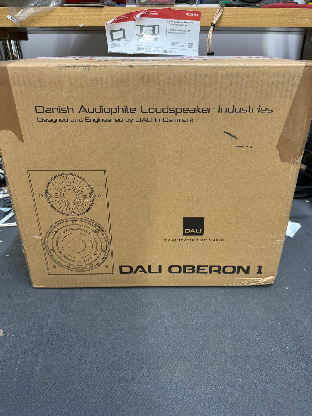 Dali Oberon 1 Bookshelf Speakers - Dark Walnut - OPEN BOX