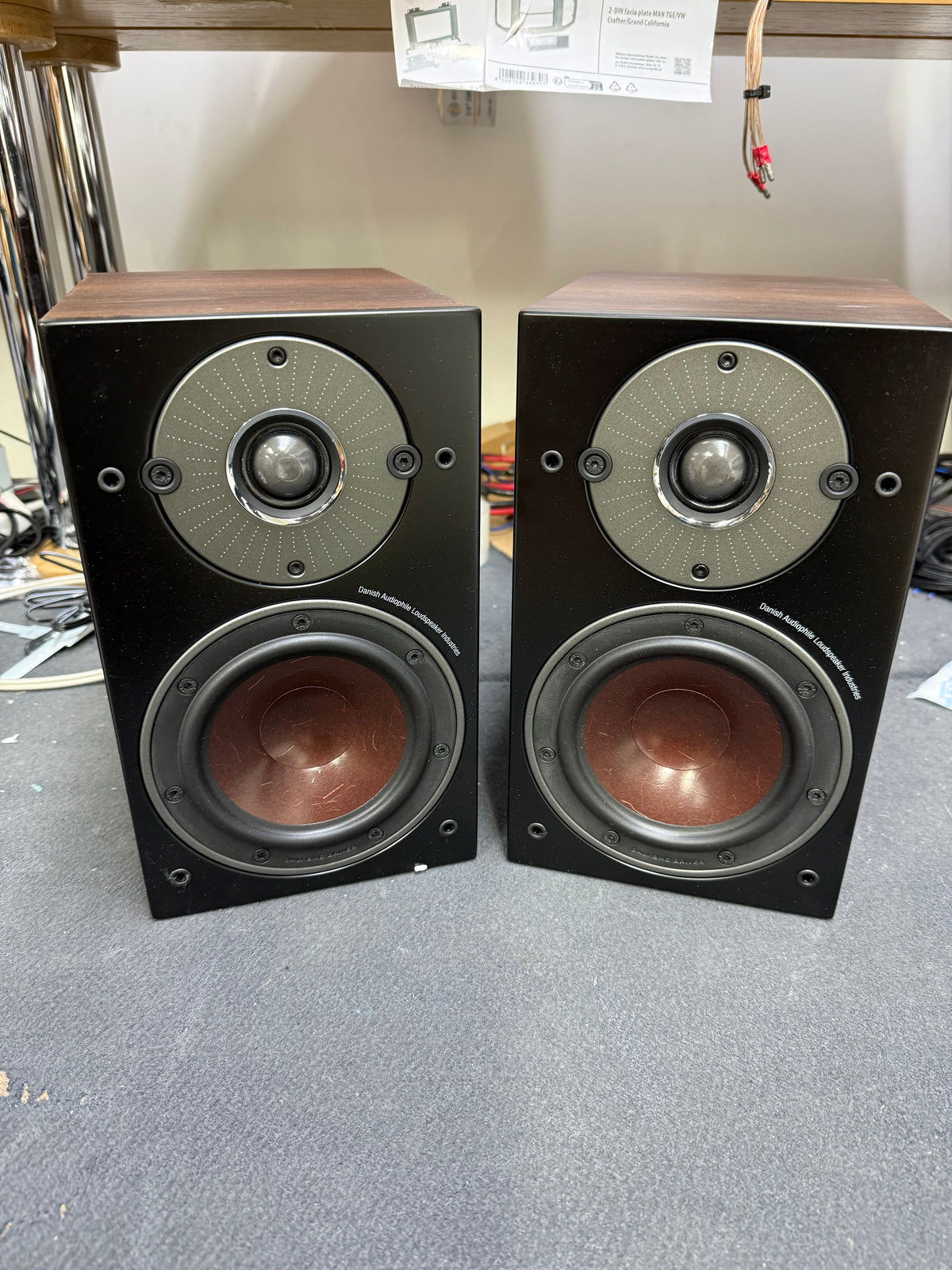 Dali Oberon 1 Bookshelf Speakers - Dark Walnut - OPEN BOX