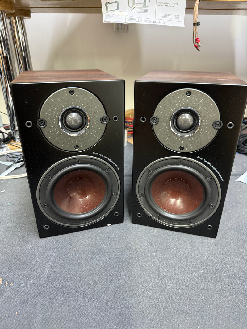 Dali Oberon 1 Bookshelf Speakers - Dark Walnut - OPEN BOX