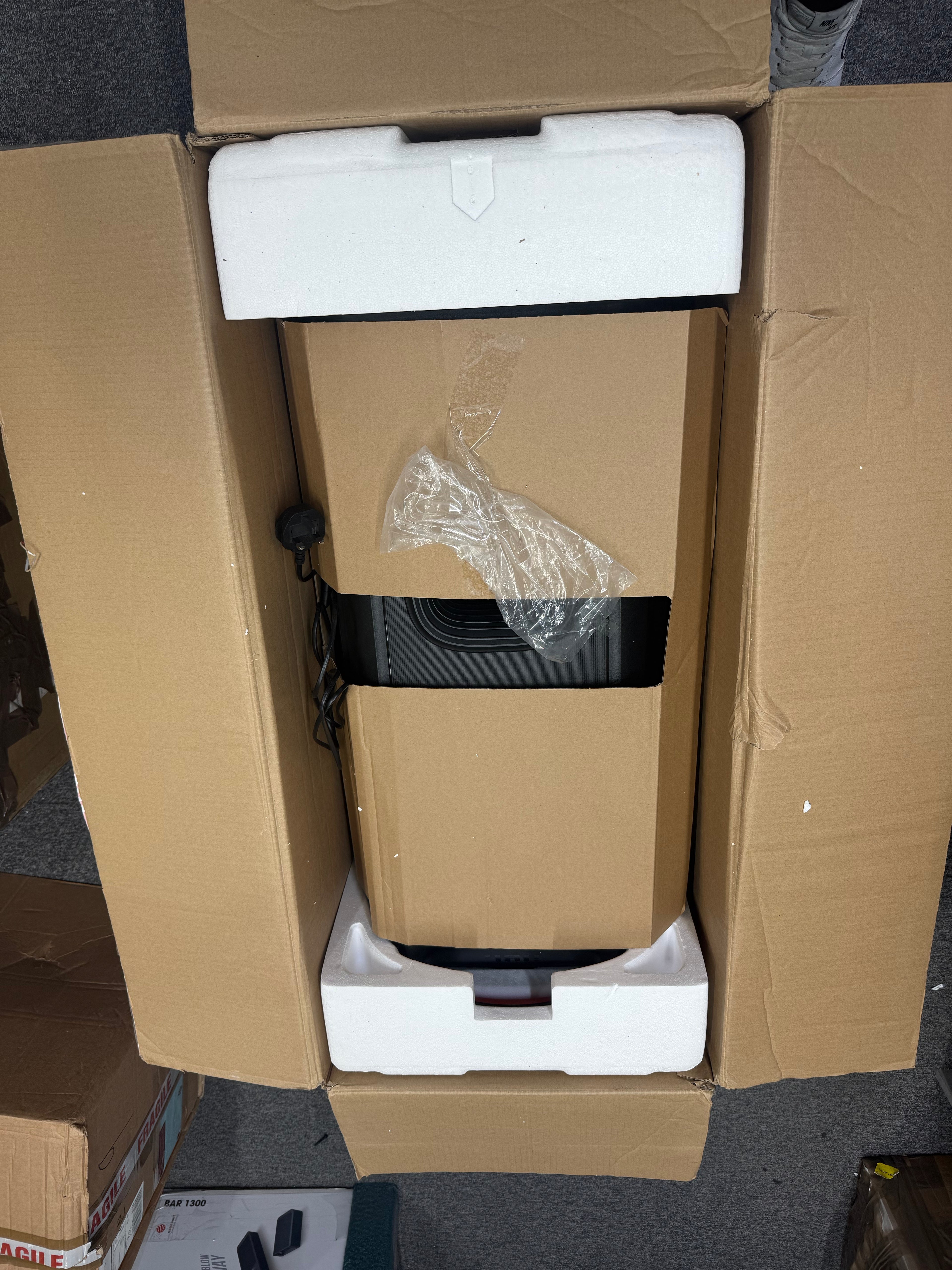 JBL PartyBox 720 - Party Speaker Wi-Fi and Bluetooth IPX4 Splashproof with Lights Show - DAMAGED