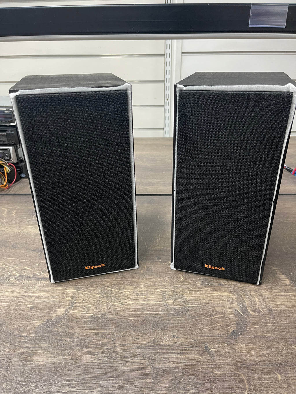 Klipsch R-40M Bookshelf Speakers - DAMAGED
