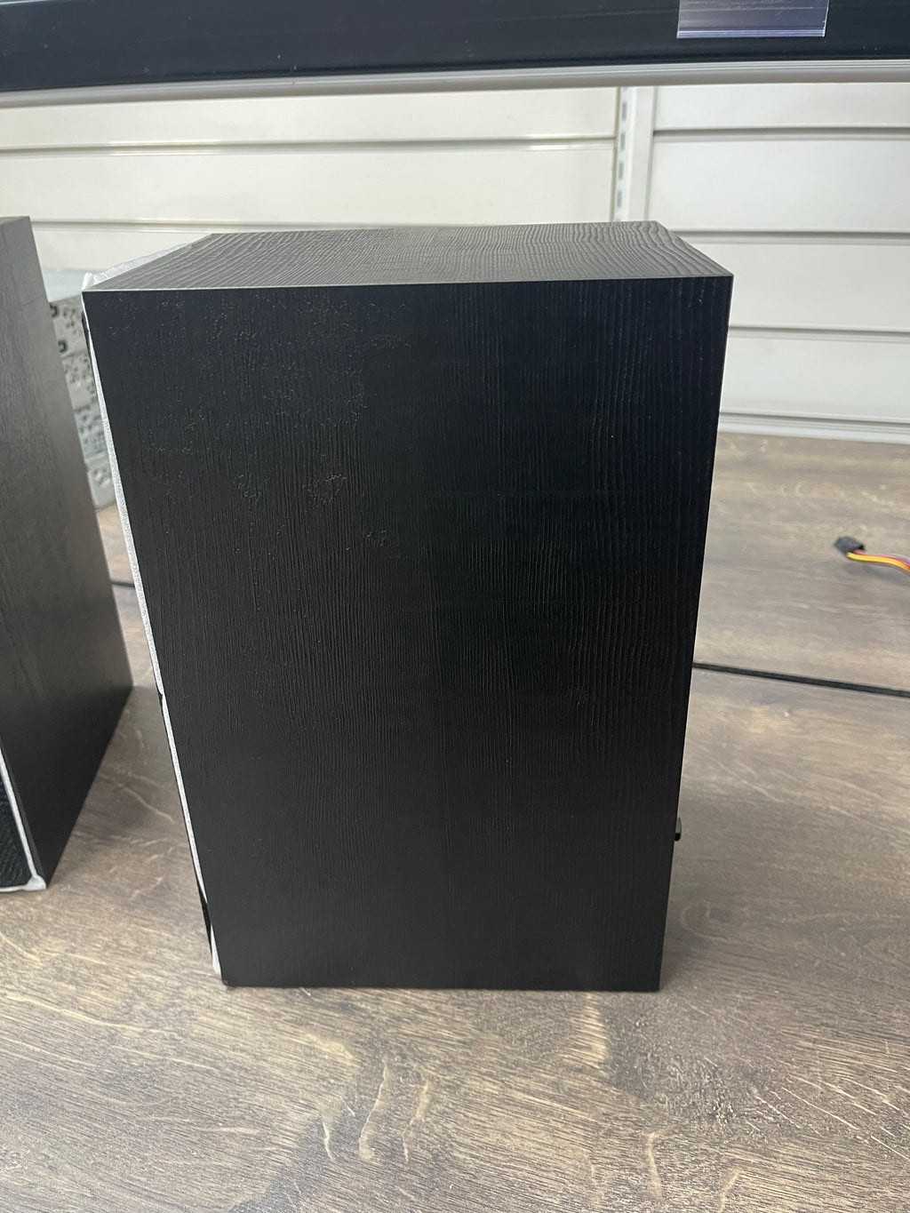 Klipsch R-40M Bookshelf Speakers - DAMAGED