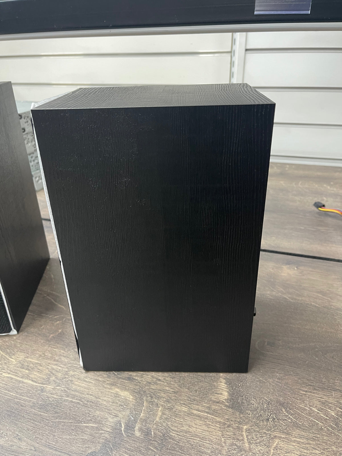 Klipsch R-40M Bookshelf Speakers - DAMAGED