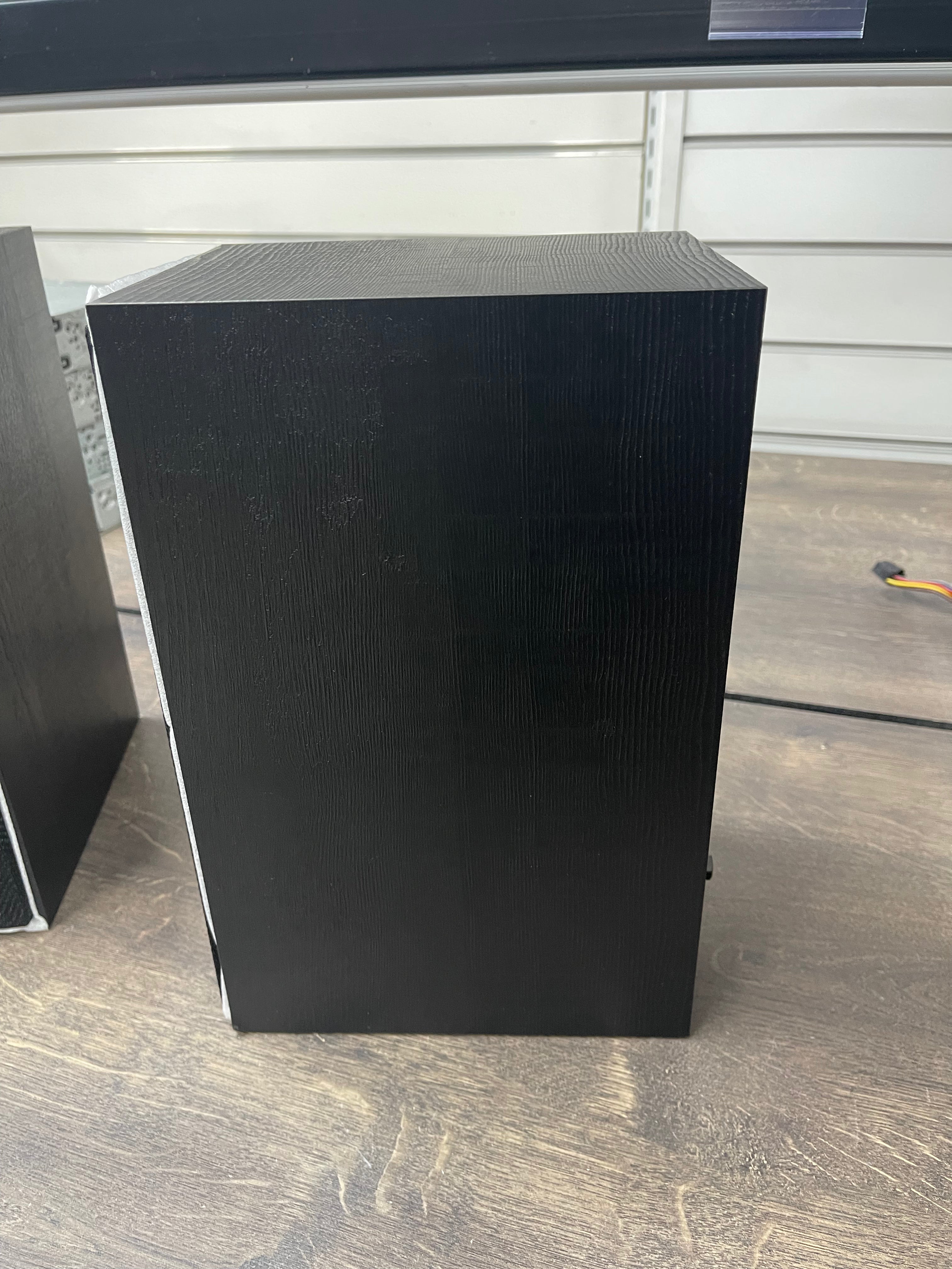 Klipsch R-40M Bookshelf Speakers - DAMAGED