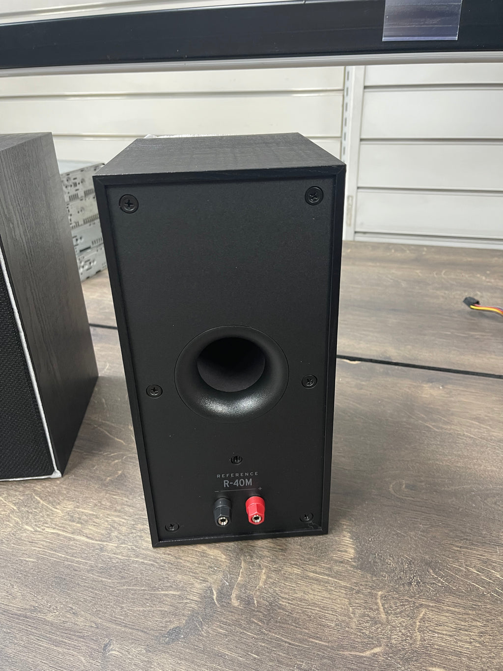 Klipsch R-40M Bookshelf Speakers - DAMAGED