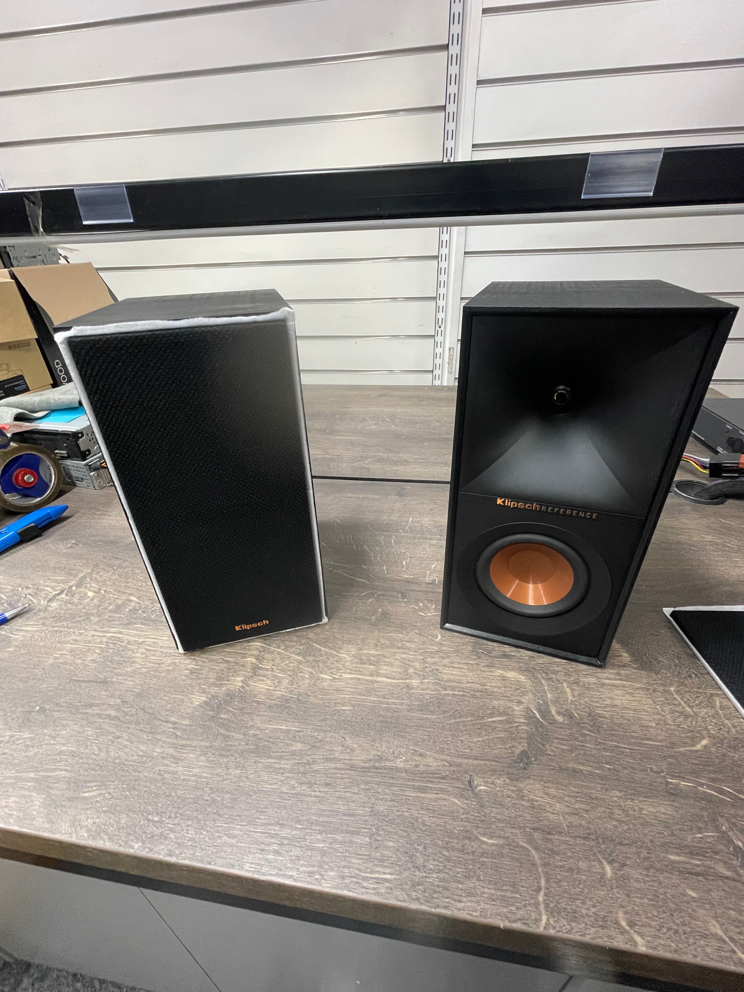 Klipsch R-40M Bookshelf Speakers - DAMAGED