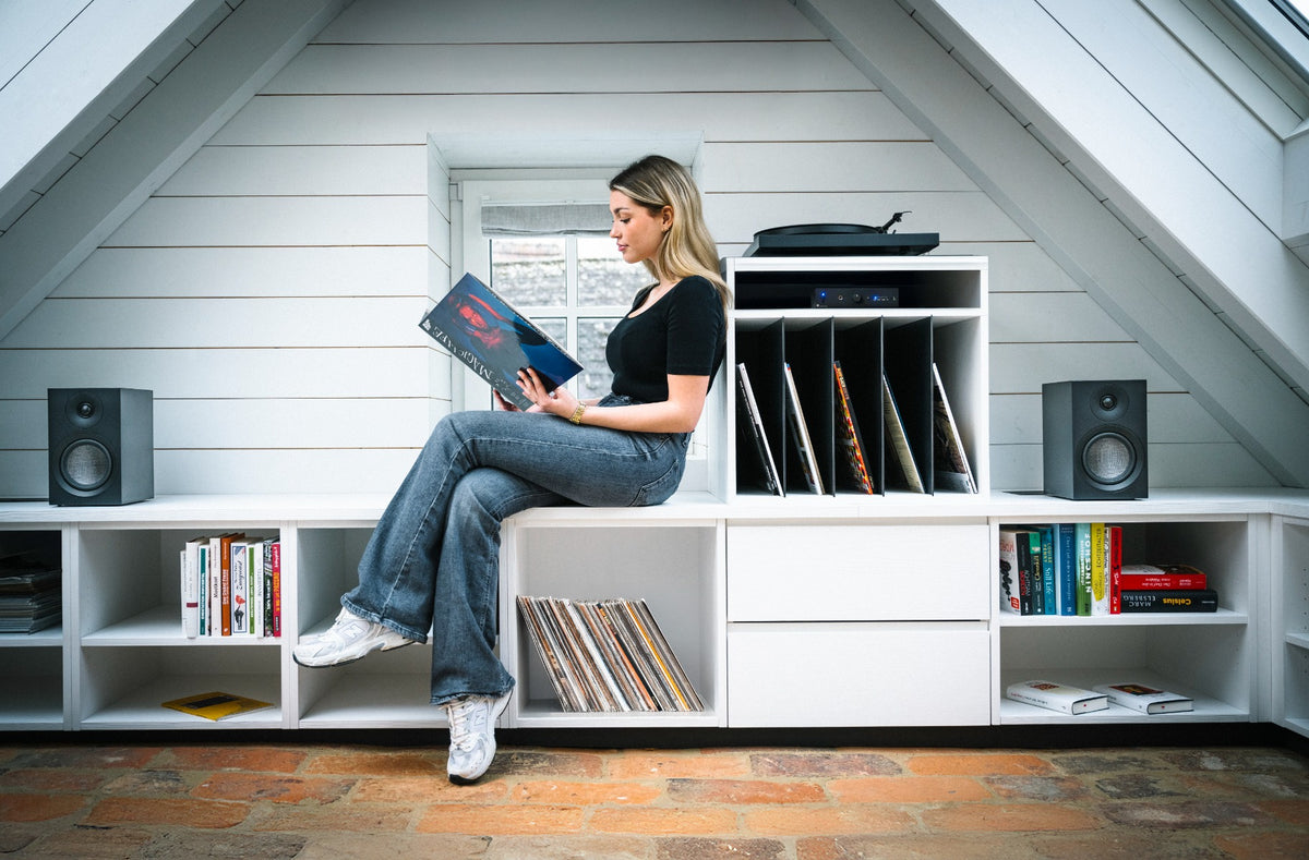 Pro-Ject Colourful Audio System E - Black Satin