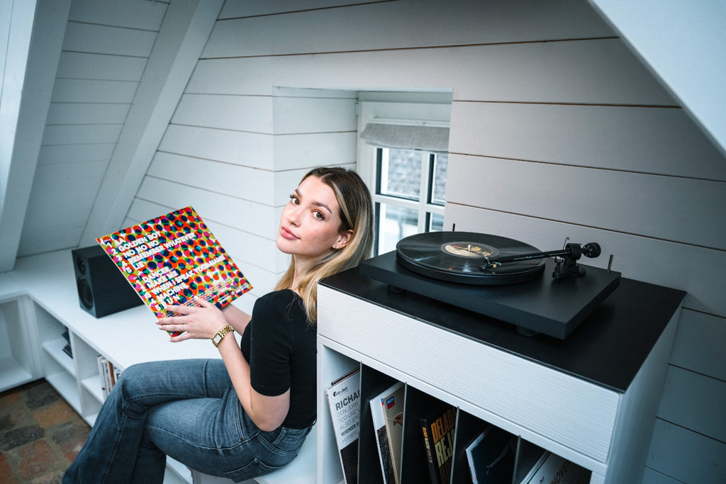 Pro-Ject Colourful Audio System E - Black Satin