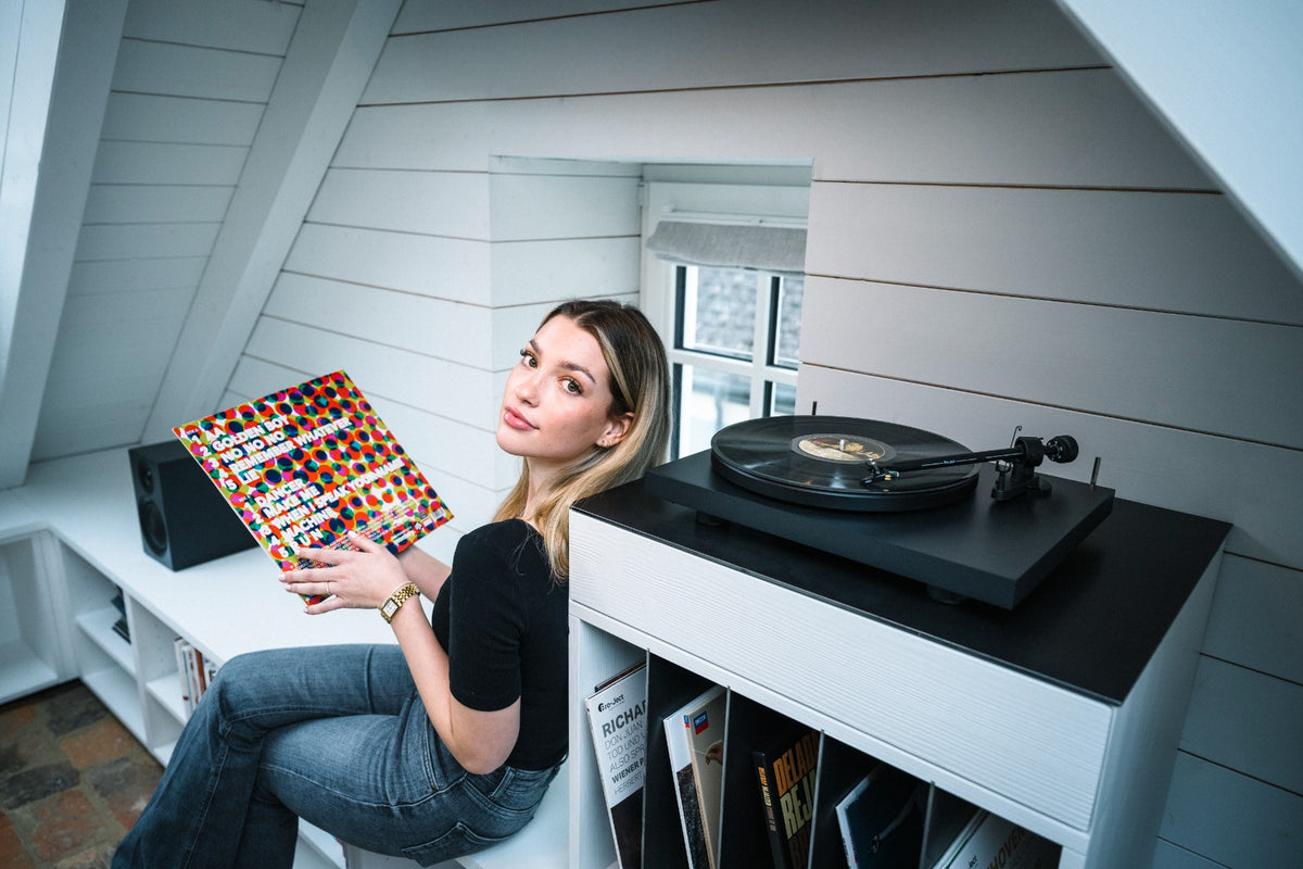 Pro-Ject Colourful Audio System E - Black Satin