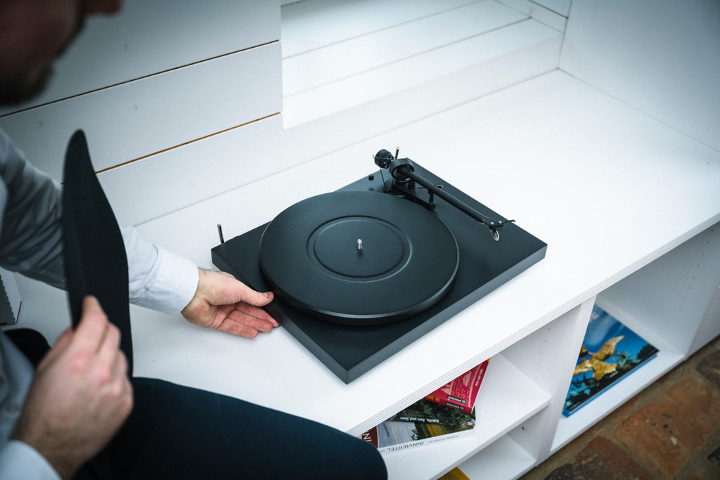 Pro-Ject Colourful Audio System E - Black Satin