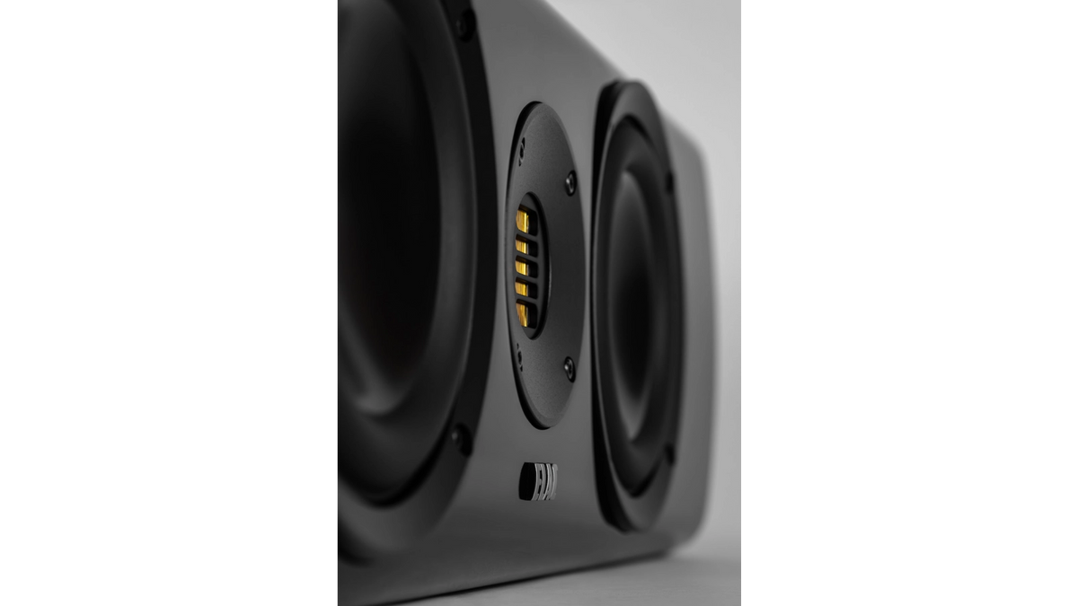 ELAC Solano CC 281.1 Center Channel Speaker – Gloss Black