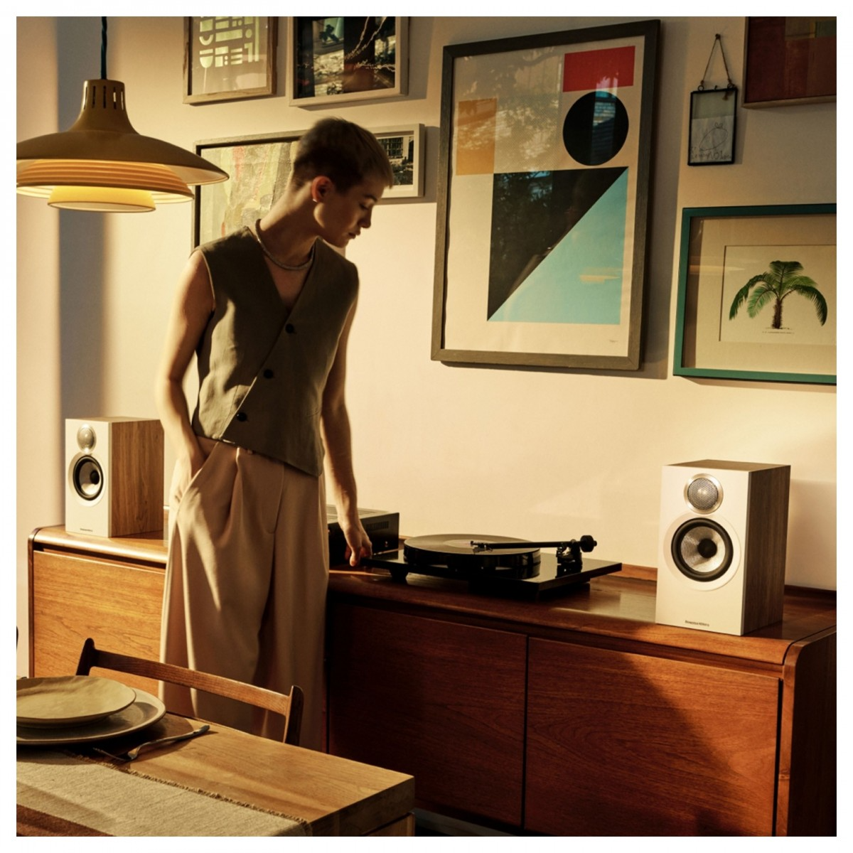 Bowers & Wilkins 607 S3 Compact Bookshelf Speakers – Oak