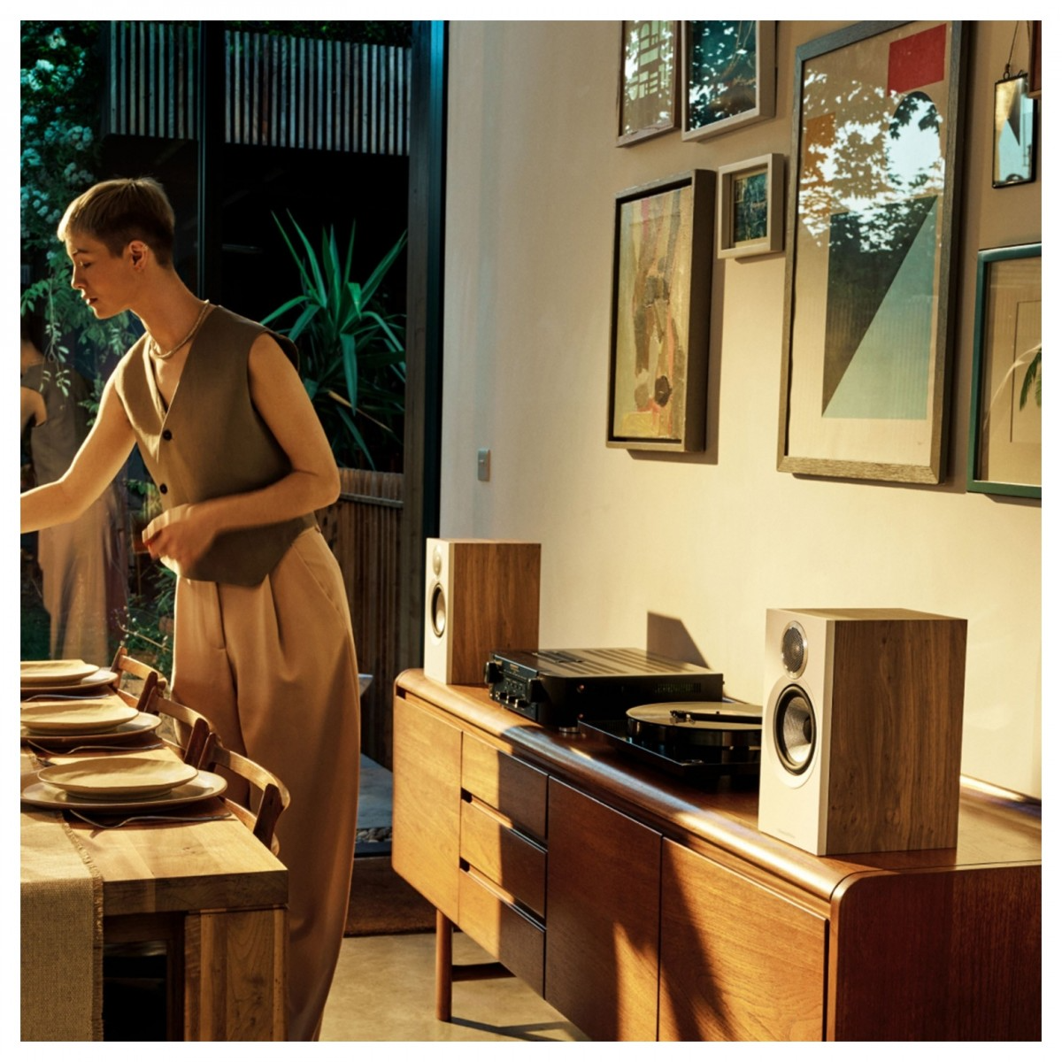 Bowers & Wilkins 607 S3 Compact Bookshelf Speakers – Oak