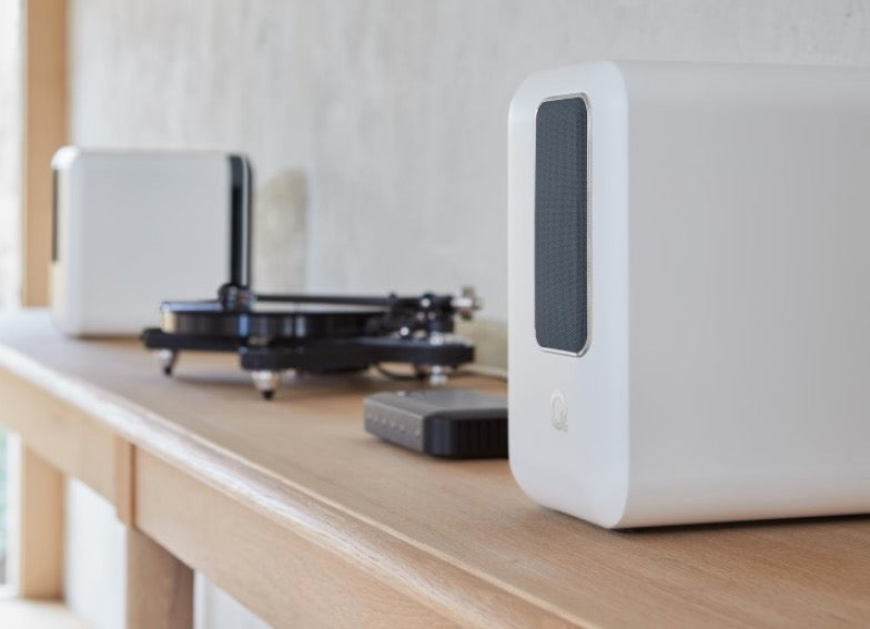 Pro-ject Debut Carbon Evo + Q Acoustic - Q Active 200 Speakers - White Bundle
