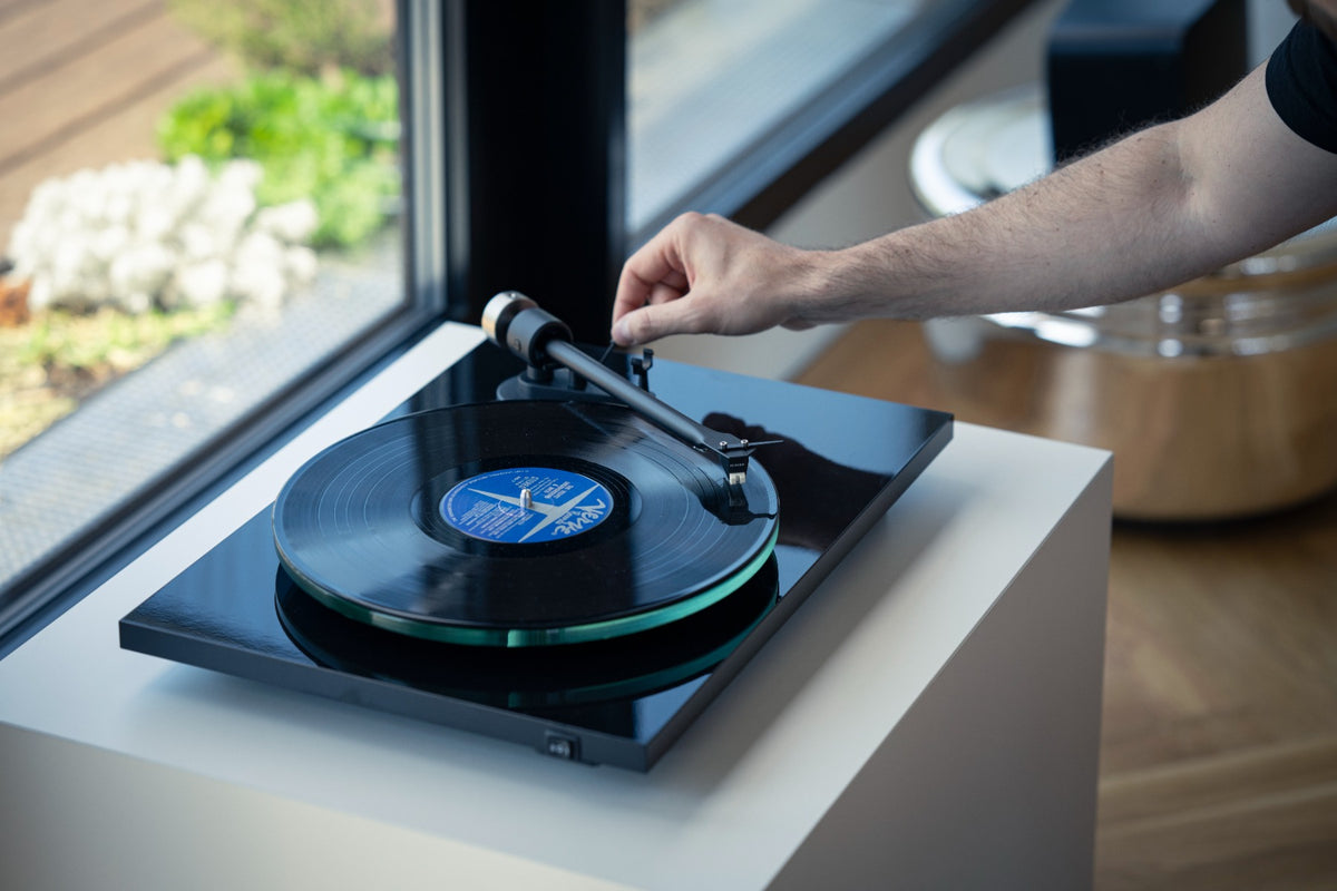 Pro-Ject T2 Super Phono T-Line Turntable - Black Gloss