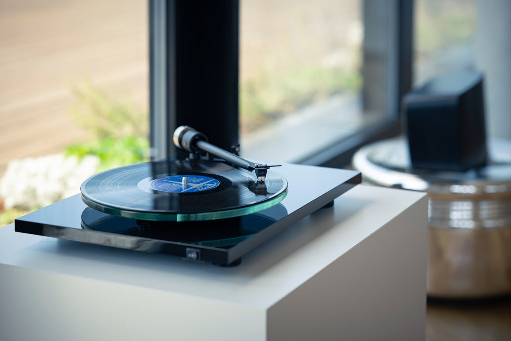 Pro-Ject T2 T-Line Turntable - Satin White