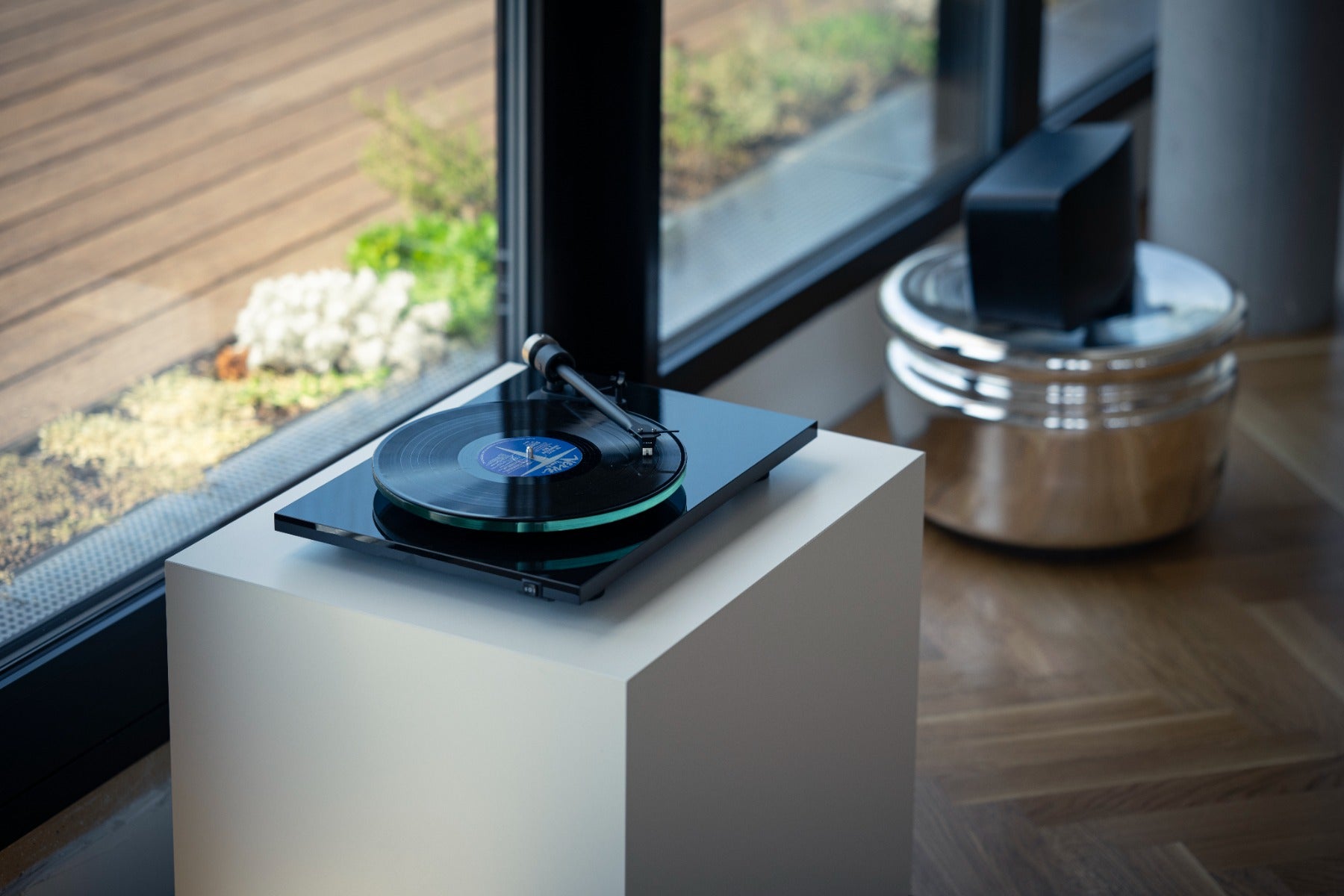 Pro-Ject T2 T-Line Turntable - Walnut