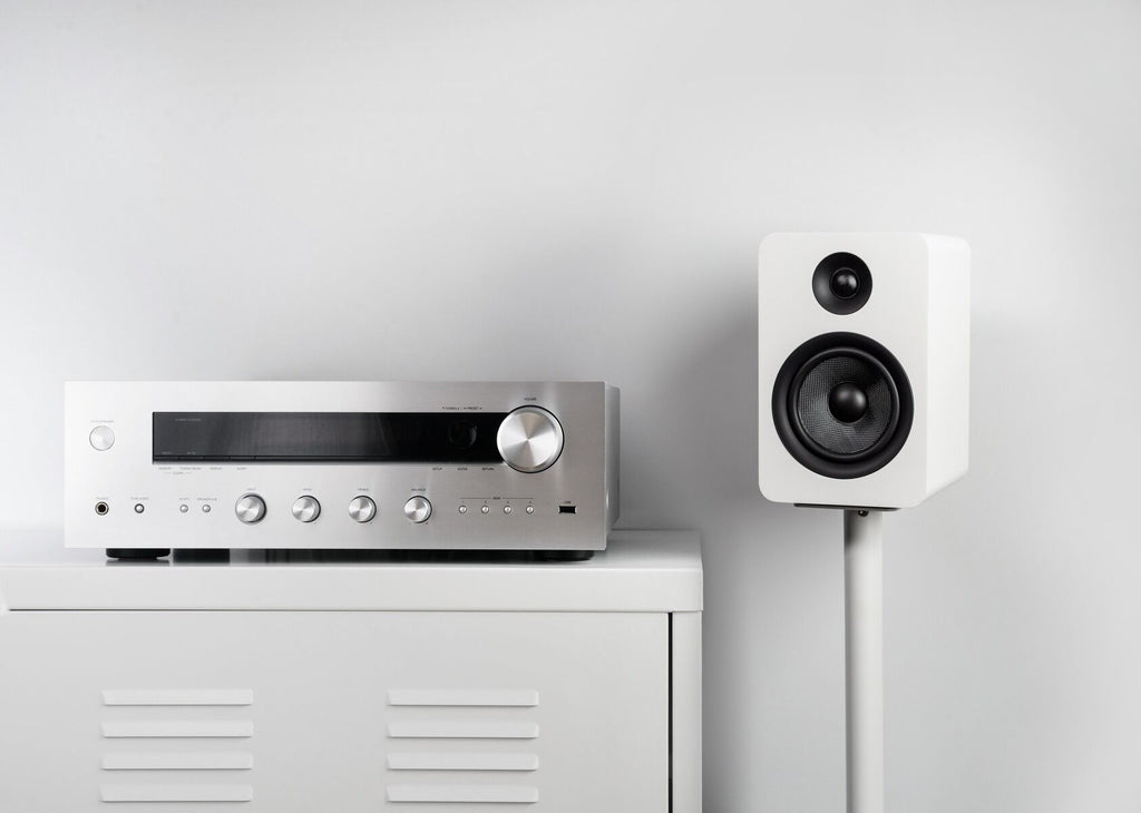 Pro-Ject Juke Box E All-in-one Bluetooth Turntable + Kanto YU Passive 6 Bundle in White